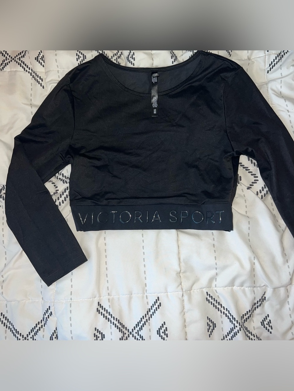 Victoria Sport Black Long-Sleeve Cropped Top